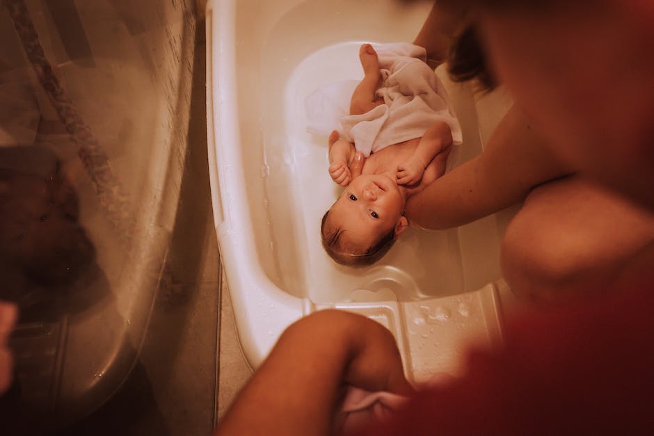  Babys erstes Bad