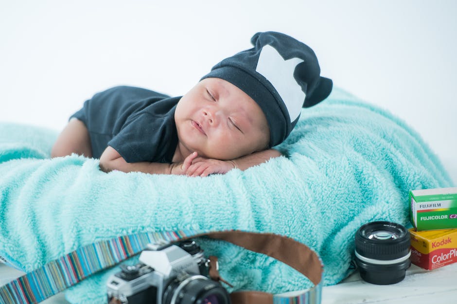  warum Babys mit ausgestreckten Armen schlafen