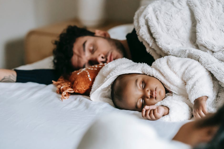 Baby-Kleidung zum Schlafen wählen