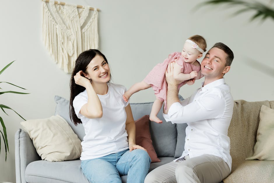 Wie lange sollten Babys in einer Babyschale liegen?