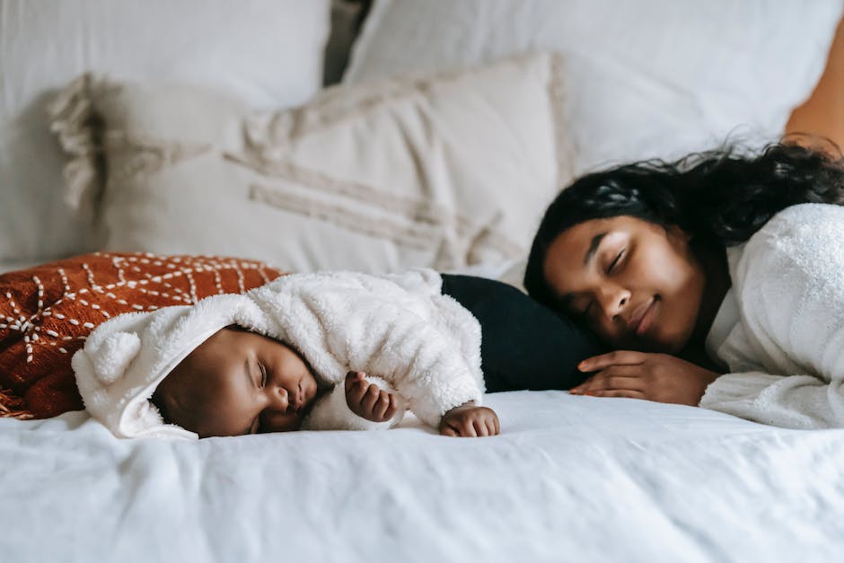 Wie viele Stunden Schlaf pro Tag Babys mit 4 Monaten haben