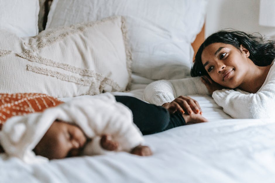 wie viel Schlaf braucht ein Baby 3 Monate?